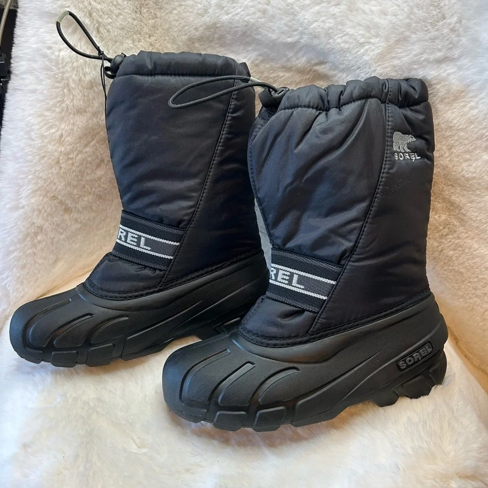 Sorel Chariot black insulated mid calf weather proof snow boots Sz-youth 4.‎  D